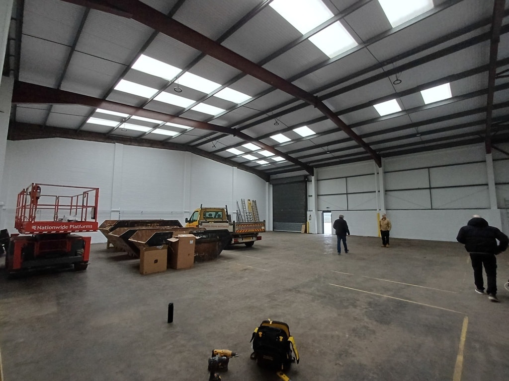 120-122 Camford Way, Luton to rent Interior Photo- Image 1 of 3