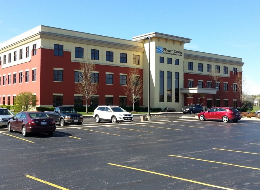 4100 Veterans Pky, McHenry, IL for sale Primary Photo- Image 1 of 1