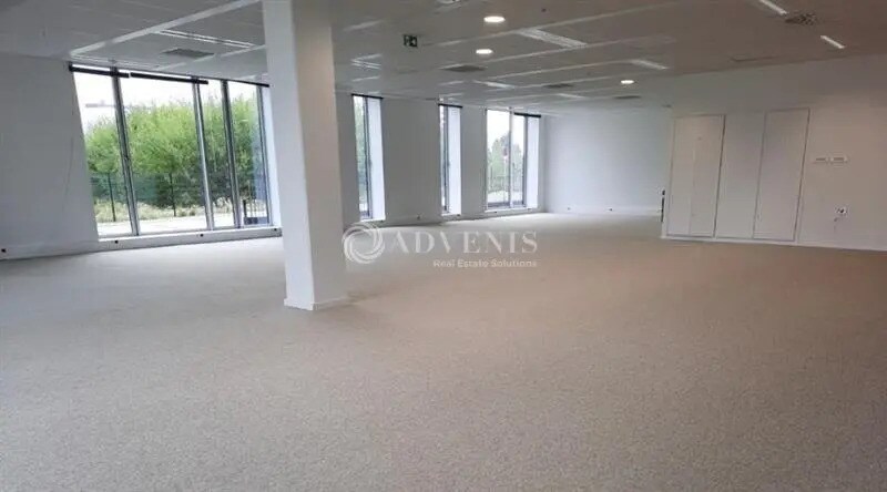 Office in Loos to rent - Building Photo - Image 3 of 4