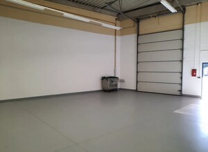Light Industrial in Moissy-Cramayel to rent Interior Photo- Image 1 of 2