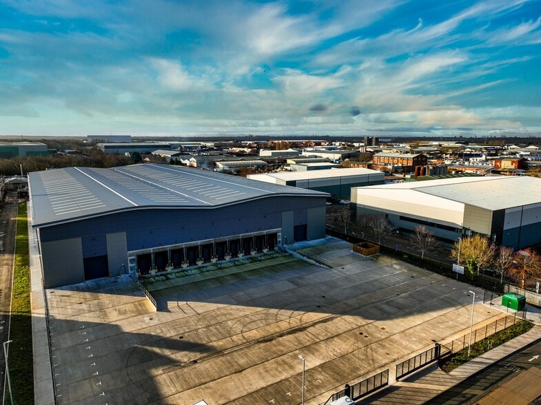 Acornfield Rd, Liverpool to rent - Building Photo - Image 1 of 8