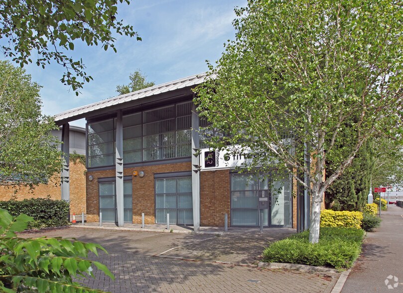 180 Bedford Ave, Slough for sale - Primary Photo - Image 1 of 1