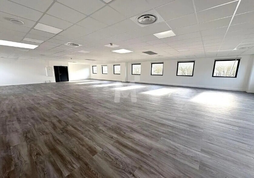 Light Industrial in Antony to rent - Interior Photo - Image 3 of 10