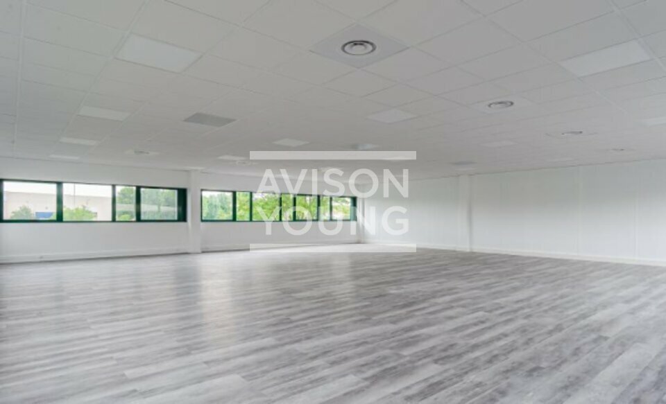 Light Industrial in Gennevilliers to rent - Building Photo - Image 2 of 4