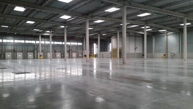 Industrial in Moissy-Cramayel to rent Interior Photo- Image 1 of 8