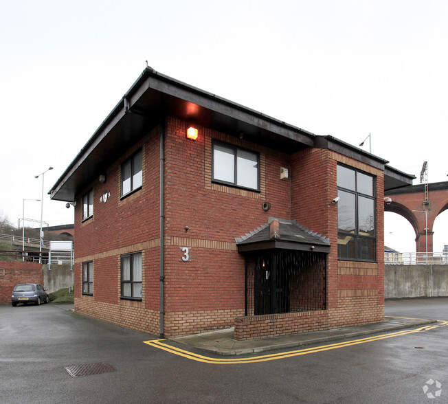 Heaton Ln, Stockport for rent - Primary Photo - Image 1 of 2