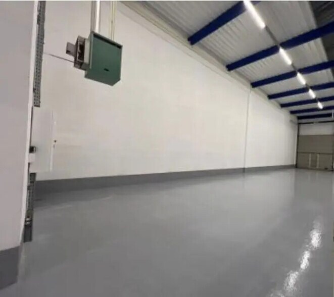 Light Industrial in Bonneuil-sur-Marne to rent - Interior Photo - Image 3 of 9