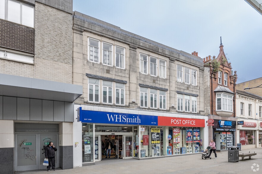 10-12 Regent St, Swindon to rent - Primary Photo - Image 1 of 2