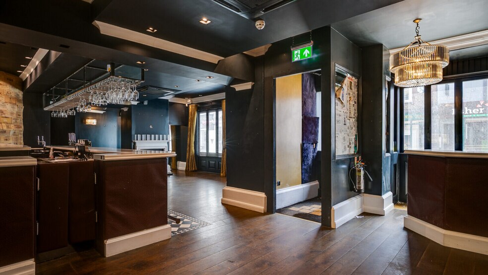 2 Church St, Esher for sale - Interior Photo - Image 3 of 5