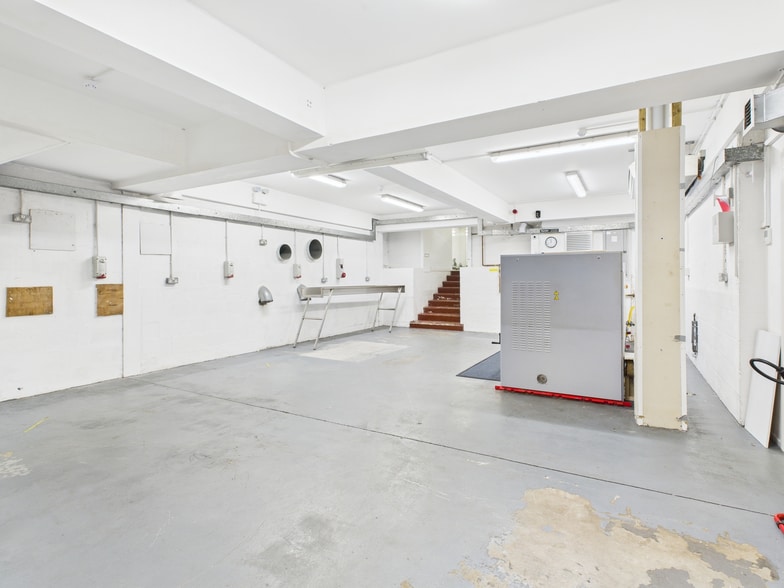 52B Menzies Rd, Aberdeen for sale - Interior Photo - Image 2 of 5