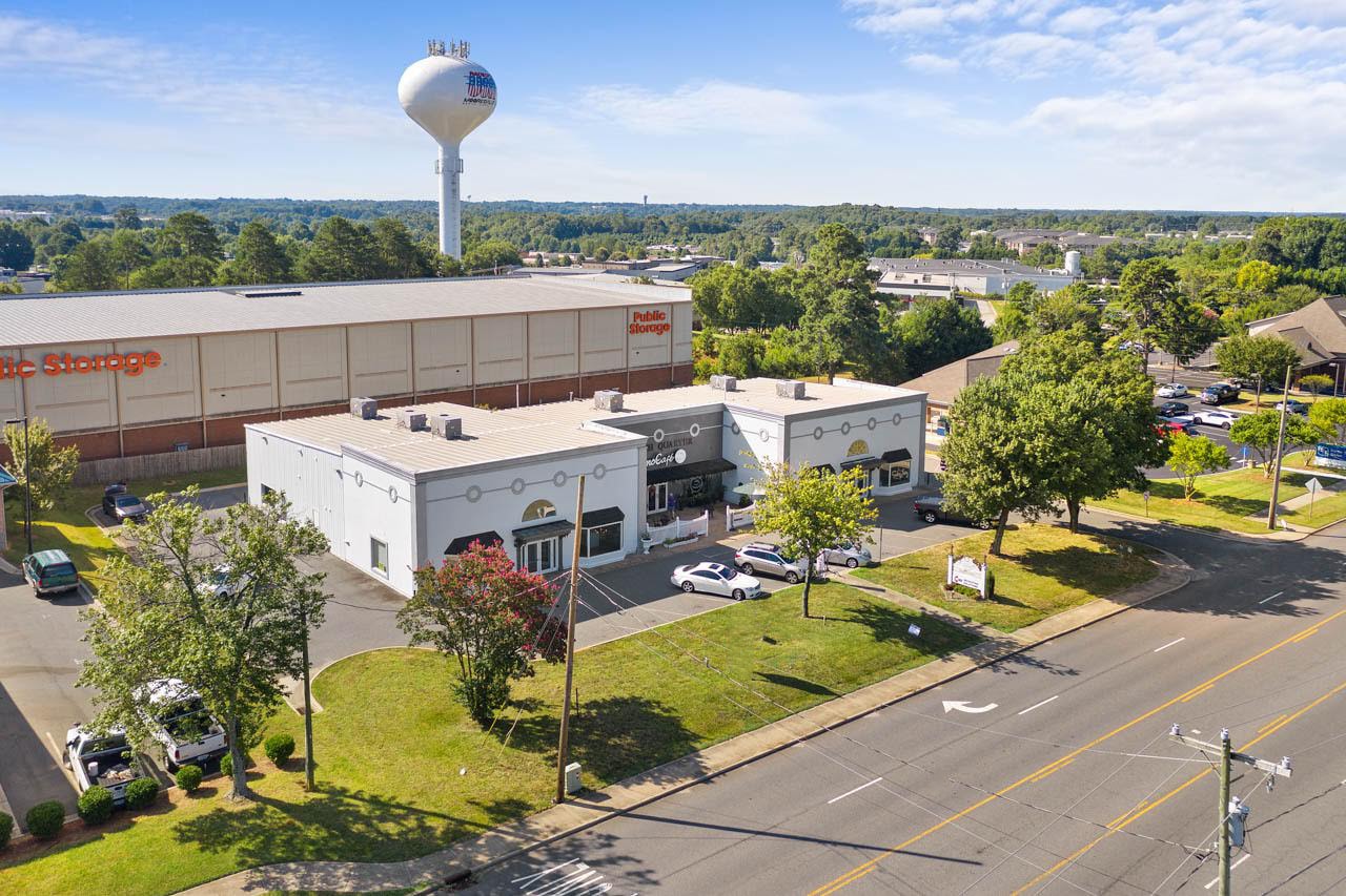 129 Williamson Rd, Mooresville, NC to rent Building Photo- Image 1 of 7