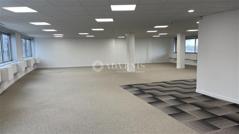 Office in Noisy-le-Grand to rent - Building Photo - Image 2 of 10