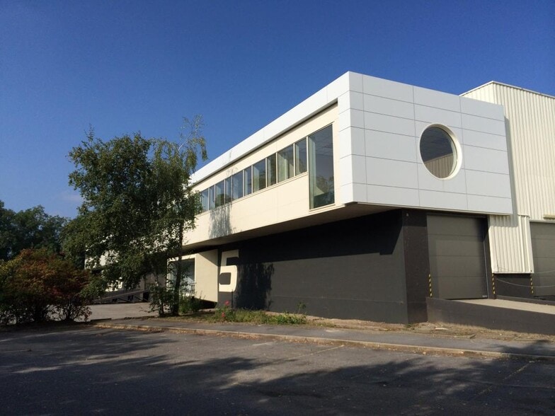 Light Industrial in SAINT-OUEN-L'AUMONE to rent - Building Photo - Image 2 of 8