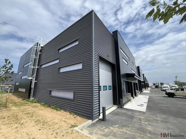 Location Local d'activités 383 m²