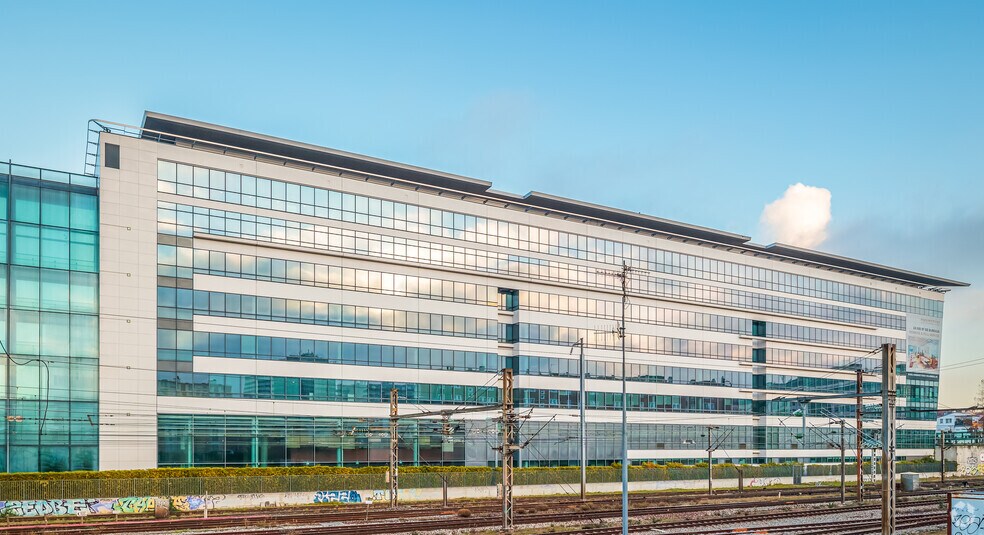 1-5 Rue Du Débarcadère, Colombes to rent - Building Photo - Image 2 of 6