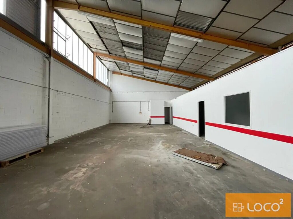 Location Commerce 228 m² à 605 m² - Photo 1