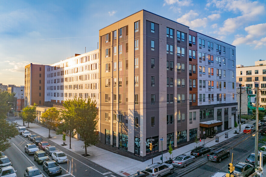 4301 Chestnut St, Philadelphia, PA for rent - Primary Photo - Image 1 of 52