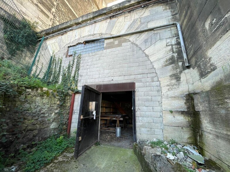 Industrial in Meudon to rent - Building Photo - Image 2 of 3