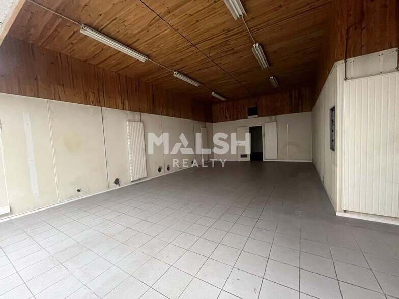 Retail in Lyon to rent - Interior Photo - Image 2 of 8