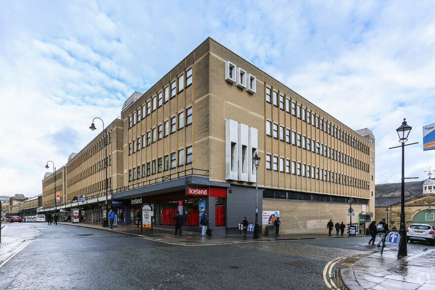 Market St, Halifax for rent - Primary Photo - Image 1 of 10