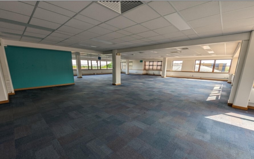 Surrey University Campus, Guildford for rent - Interior Photo - Image 2 of 3