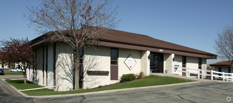 1011 N Lynndale Dr, Appleton, WI for rent - Building Photo - Image 1 of 1