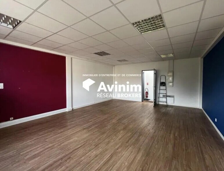 Retail in Margency for sale - Interior Photo - Image 2 of 2