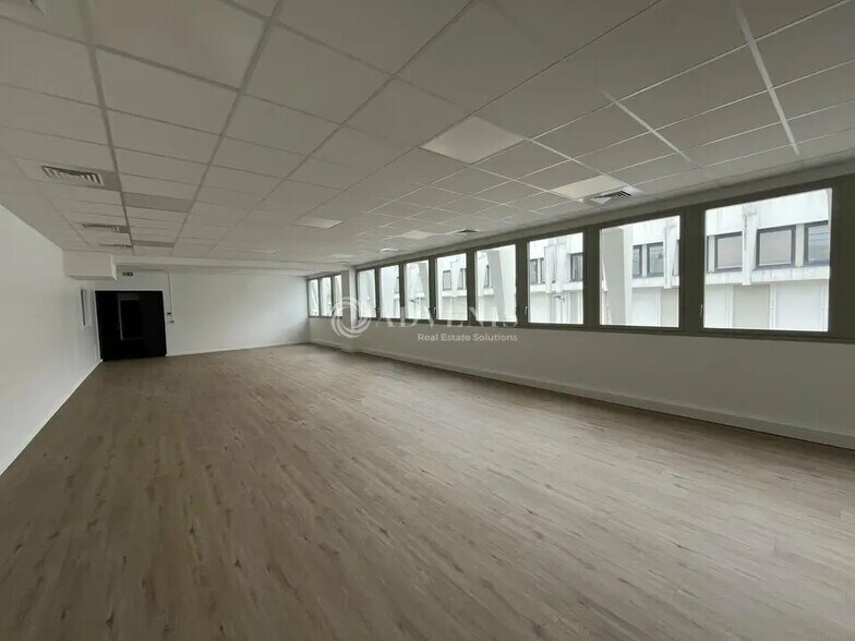 Office in Lisses to rent - Interior Photo - Image 3 of 5