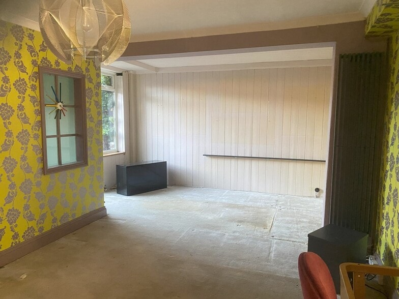 97 Howbury St, Bedford for sale - Interior Photo - Image 2 of 5