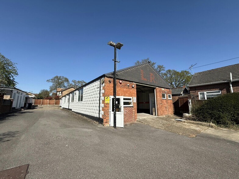 10 Lovedean Ln, Waterlooville to rent - Building Photo - Image 3 of 40