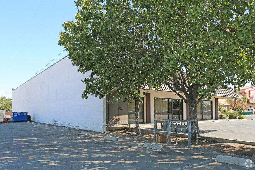 4274 N Blackstone Ave, Fresno, CA for sale - Building Photo - Image 2 of 4