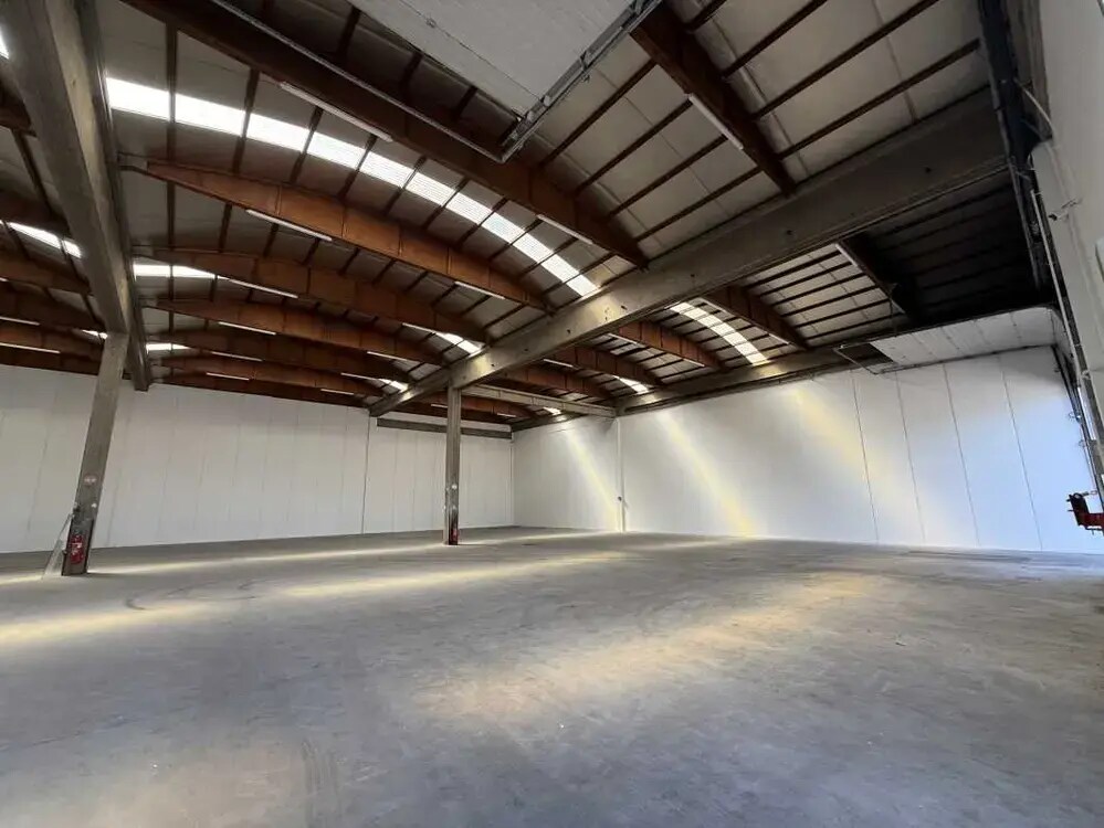 Office in Saint-Priest to rent Interior Photo- Image 1 of 4