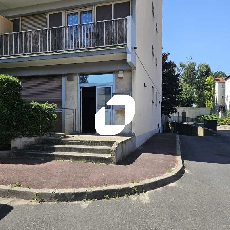Office in Saint-Denis for sale Building Photo- Image 1 of 23