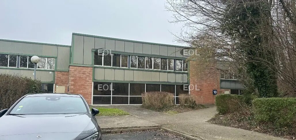 Light Industrial in Saint-Thibault-des-Vignes for sale Building Photo- Image 1 of 16