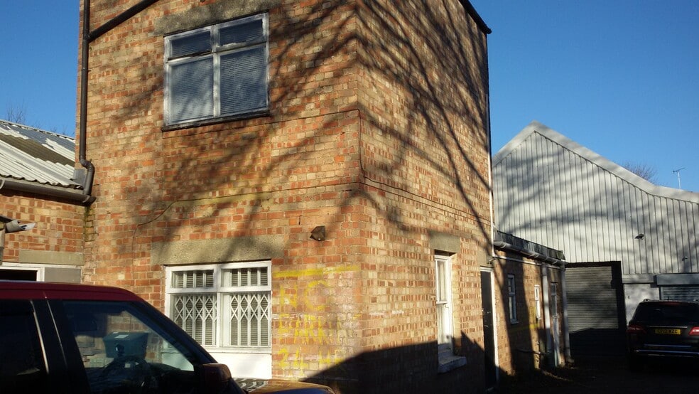 St Marys Ave, Milton Keynes to rent - Building Photo - Image 1 of 3