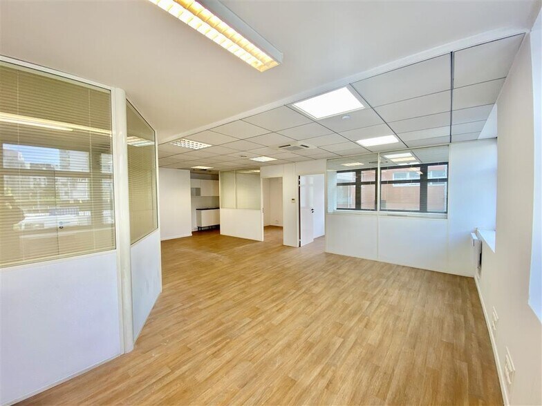 Office in Issy-les-Moulineaux to rent - Building Photo - Image 3 of 8