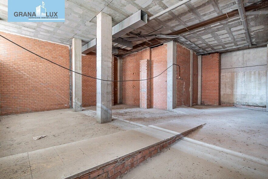 Retail in Granada for sale - Interior Photo - Image 2 of 11