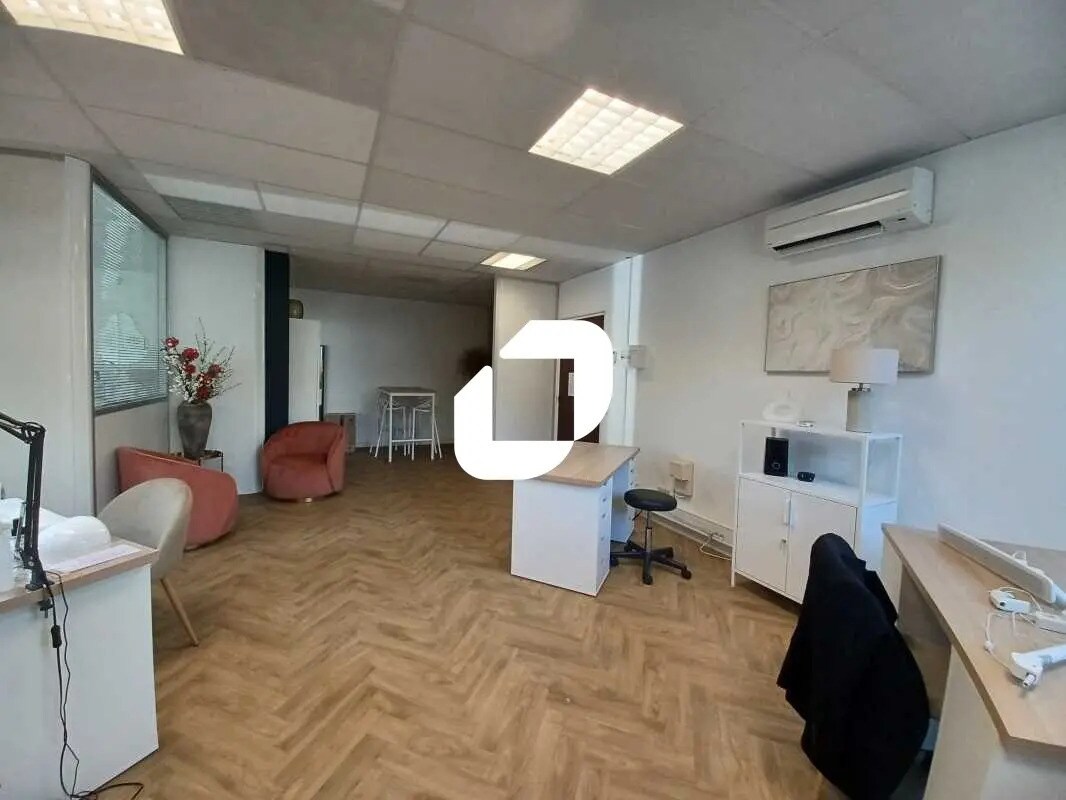 Office in Floirac to rent Interior Photo- Image 1 of 19