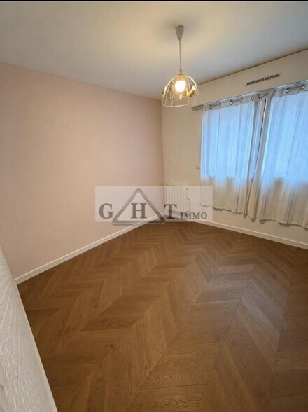 Office in Charenton-le-Pont for sale - Building Photo - Image 3 of 12