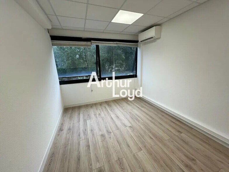 Office in Valbonne to rent - Building Photo - Image 2 of 12
