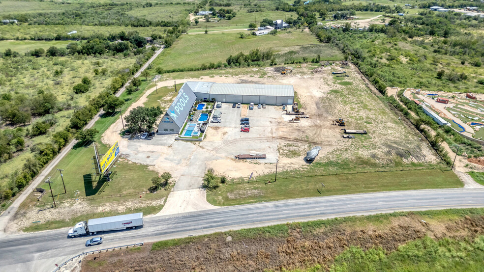 7570 IH - 35 fwy, New Braunfels, TX for sale - Primary Photo - Image 1 of 12