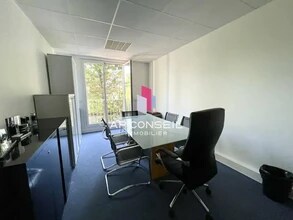 Office in Versailles to rent Interior Photo- Image 2 of 4