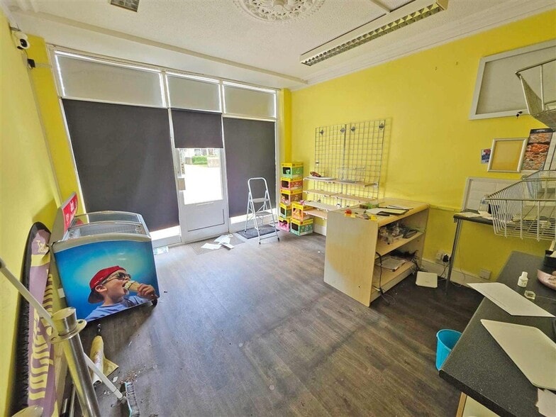 86 Elm Grove, Hayling Island for sale - Interior Photo - Image 3 of 6