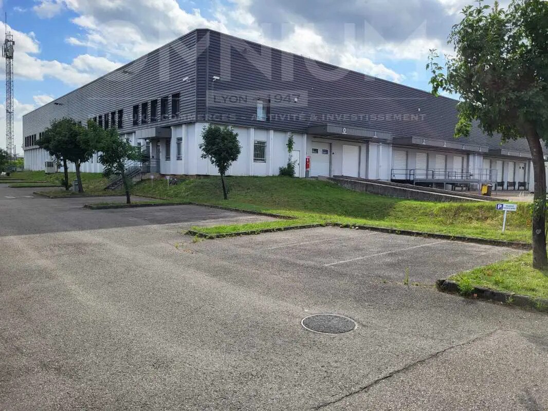 Light Industrial in Vénissieux to rent Building Photo- Image 1 of 2