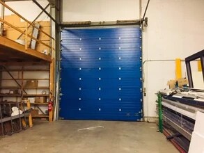 Light Industrial in Argenteuil to rent Interior Photo- Image 2 of 9