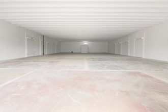 611 NE 42nd St, Deerfield Beach, FL to rent Interior Photo- Image 1 of 3