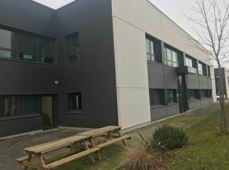 3 Rue Paul Rieupeyroux, Saint-Priest to rent - Building Photo - Image 2 of 6