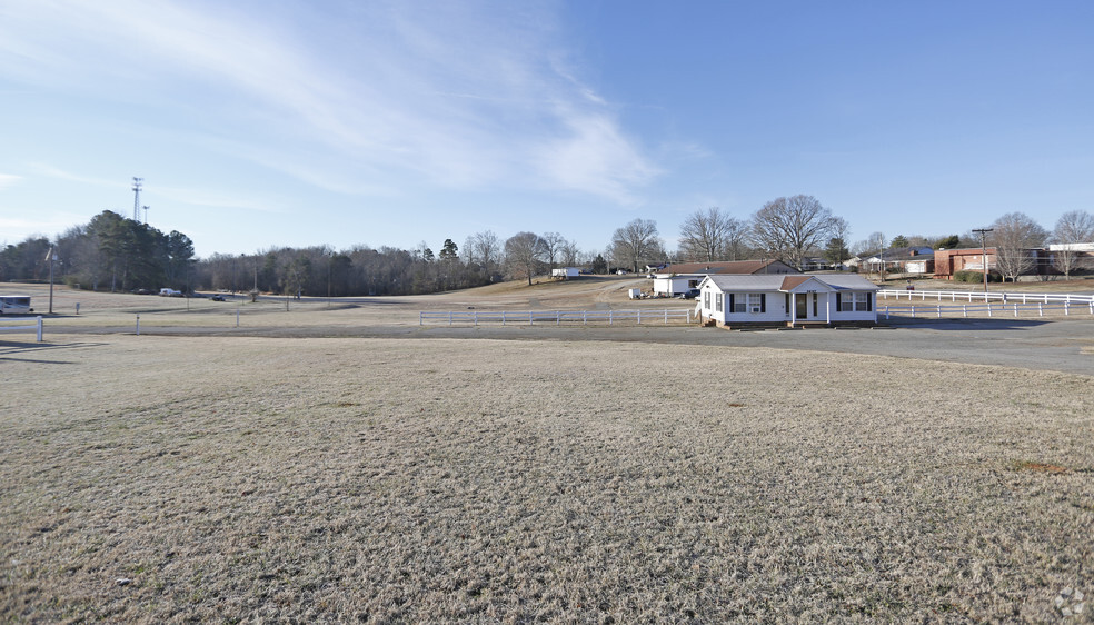 3540 St James Church Rd, Denver, NC for rent - Primary Photo - Image 1 of 6