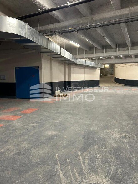 Industrial in Paris to rent - Building Photo - Image 3 of 8