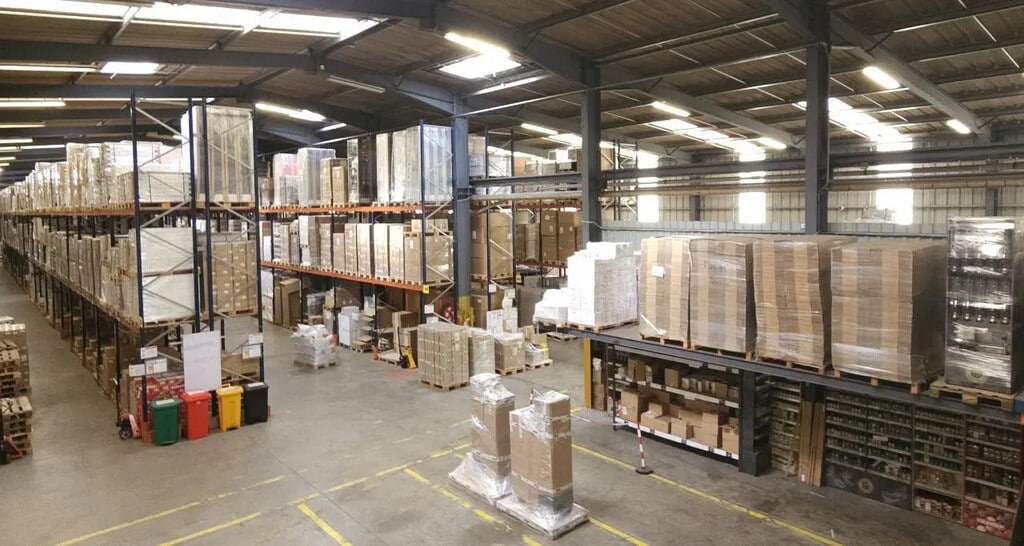 Location Entrepôt 4 100 m² - Photo 1